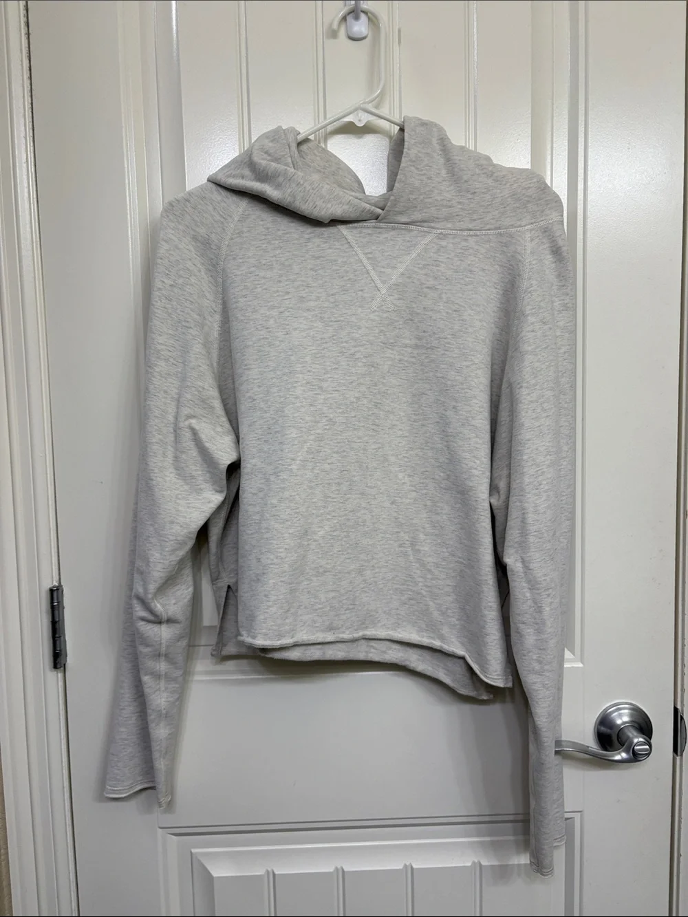 lululemon athletica Light Heather‎ Gray Cream Hooded Cropped Pullover Hoodie